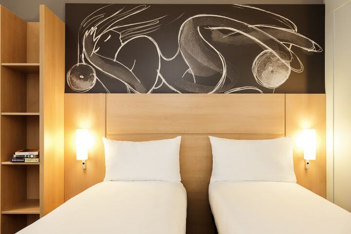 Room 3 of 51