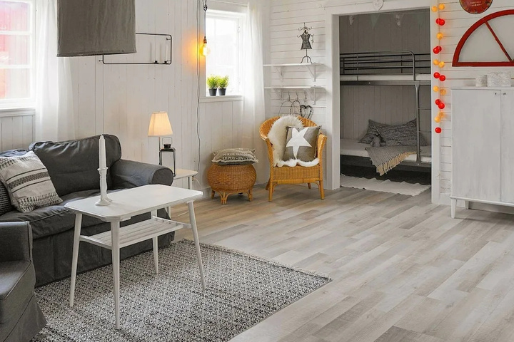 Room 5 of 15