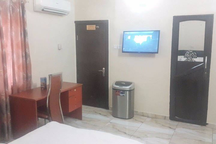 Room 9 of 58