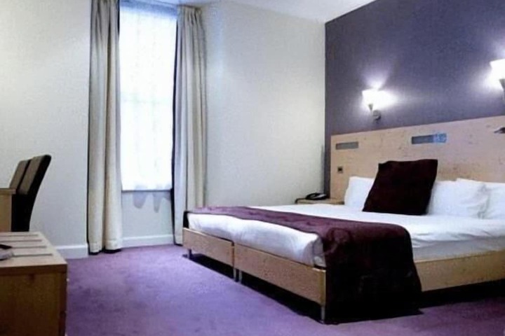 Room 20 of 33