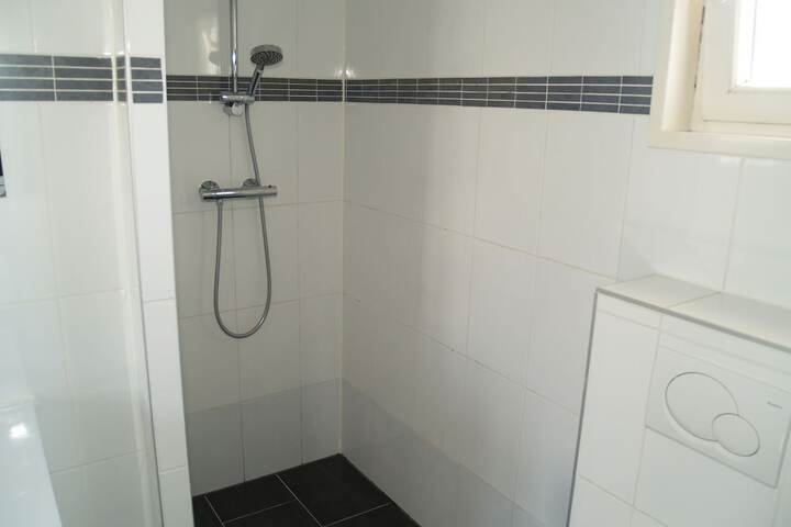 Room 8 of 32