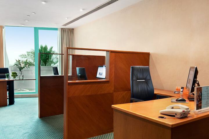 Business Center 204 of 222