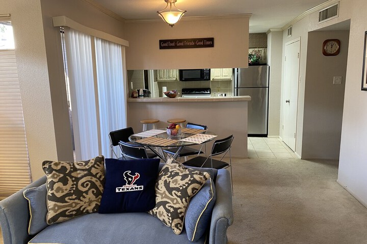 Room 11 of 32