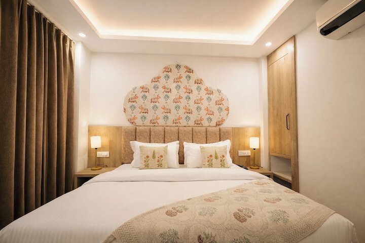 Room 10 of 28