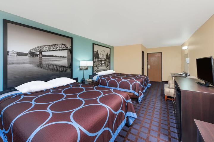 Room 11 of 24