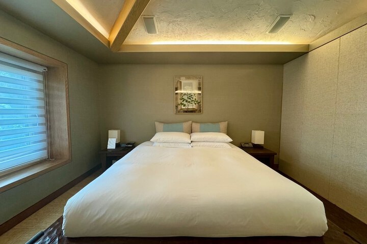 Room 28 of 59