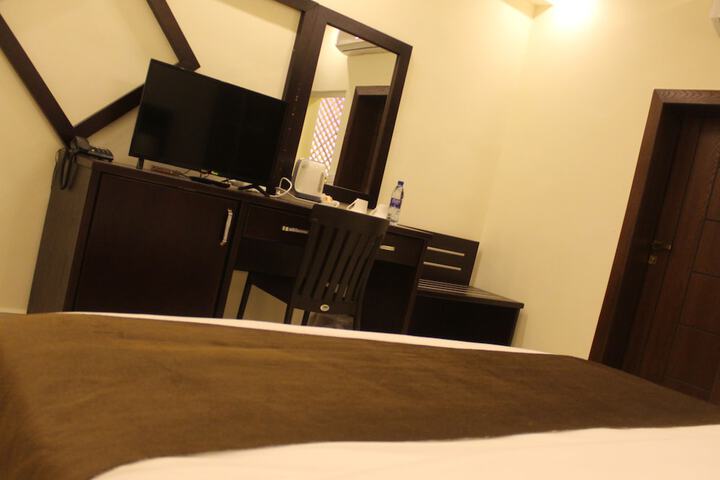 Room 4 of 43