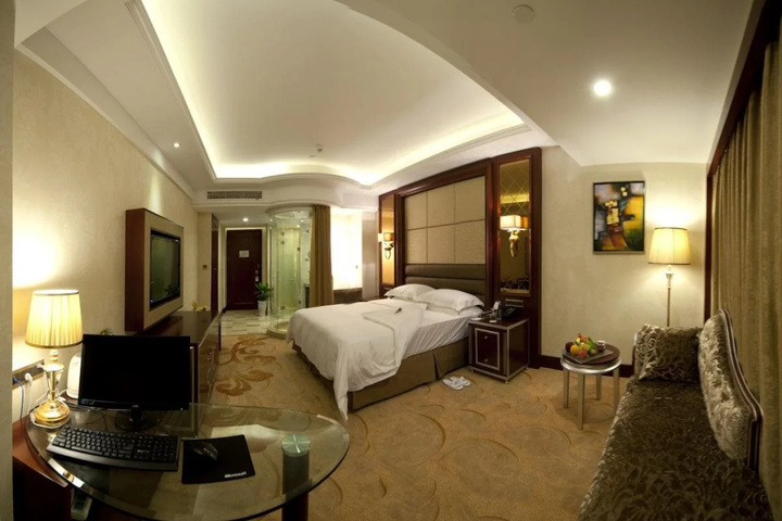 Room 6 of 9