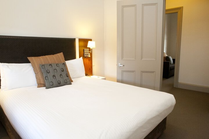 Room 5 of 190