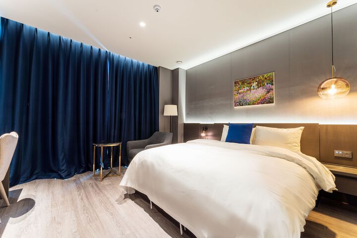 Room 8 of 55