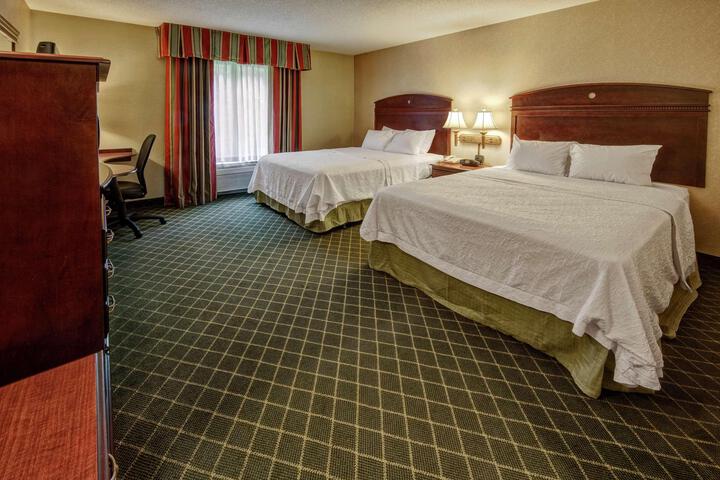 2 Queen Beds Mobility Hearing Accessible Tub (2 of 8)