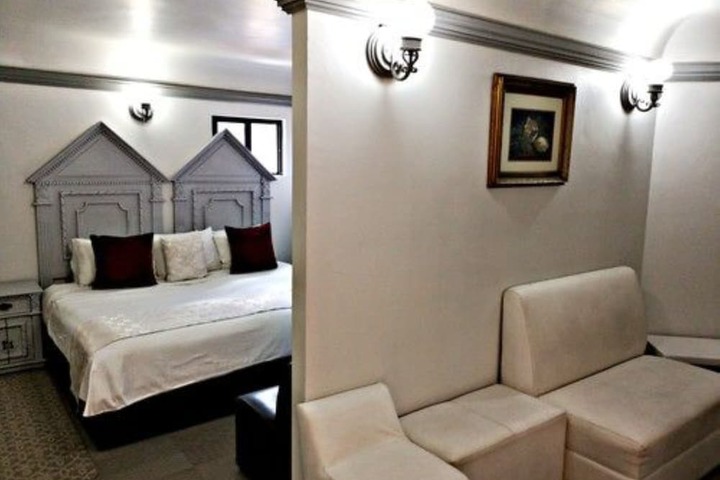Room 8 of 70