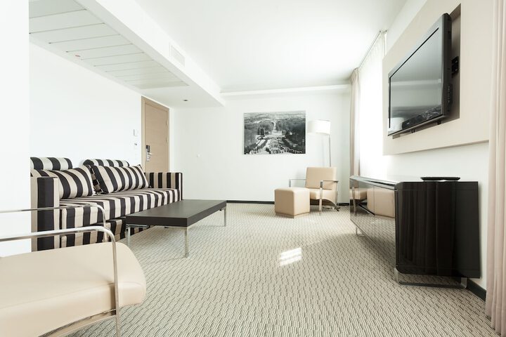 Room 13 of 45
