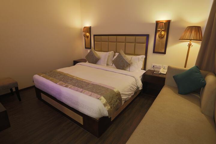 Room 6 of 53