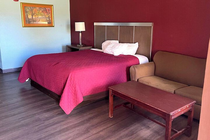 1 King Bed (9 of 9)