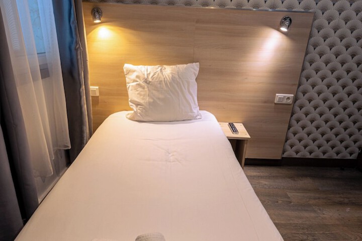 Room 10 of 19