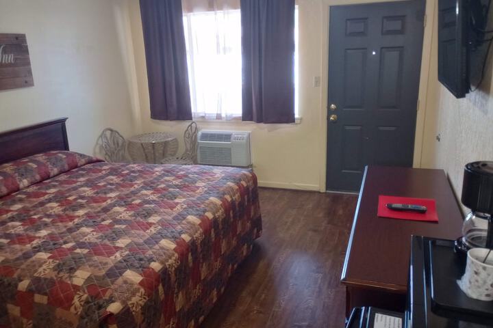 Standard Room, King or Two Doubles (3 of 7)
