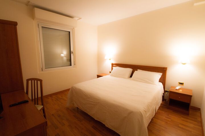 Room 8 of 45