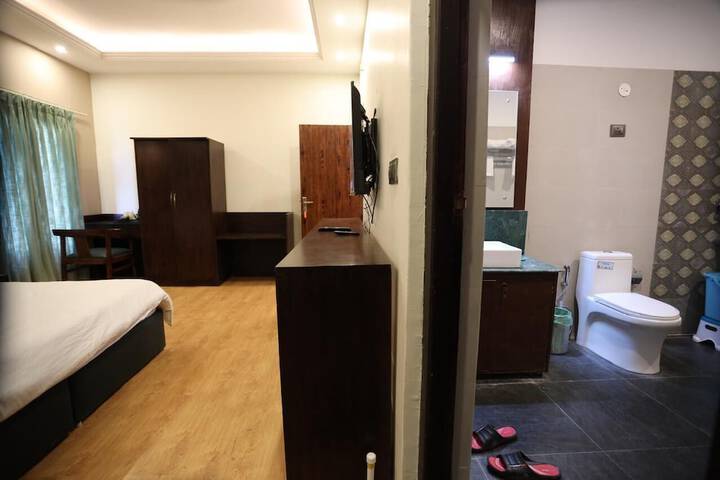 Room 6 of 15