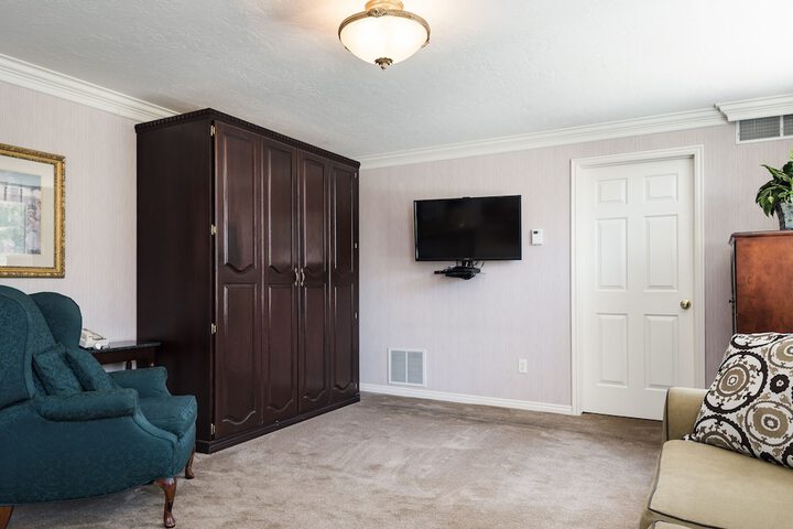 Room 11 of 106