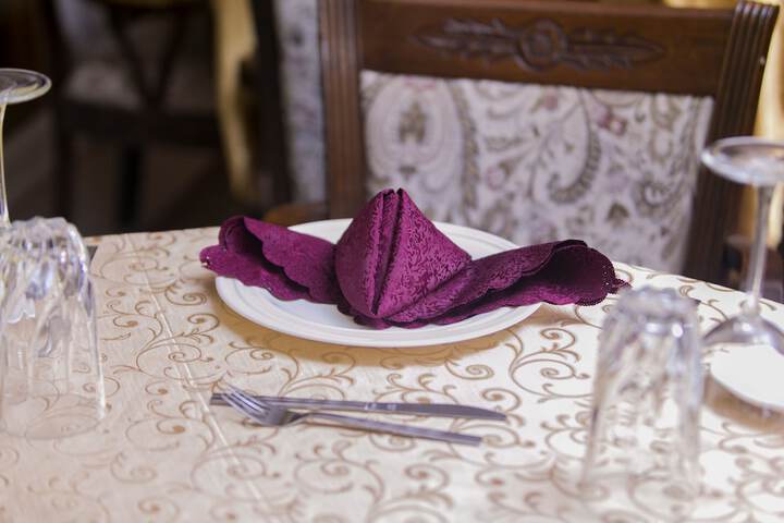 Dining 34 of 52
