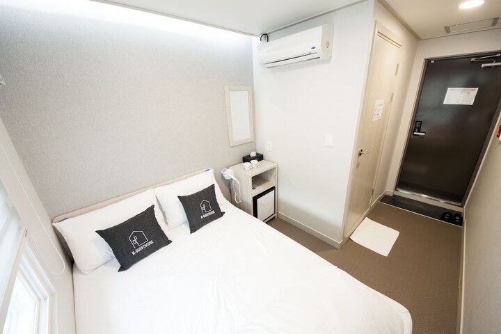 Room 3 of 34