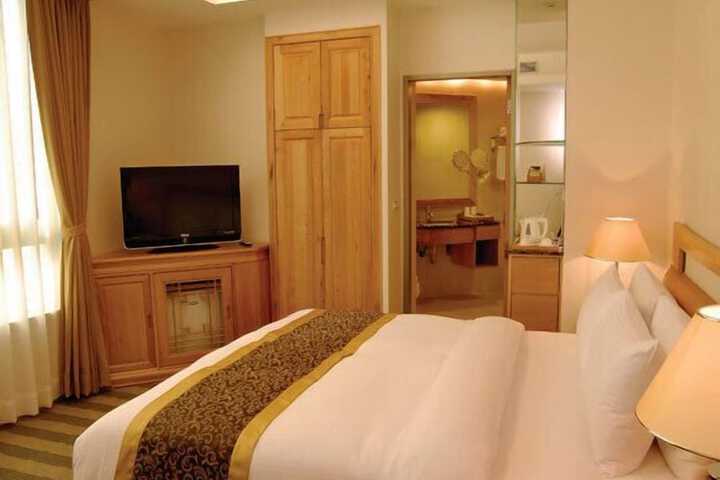 Room 9 of 29