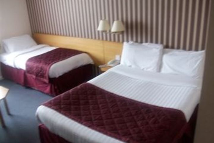 Room 6 of 12