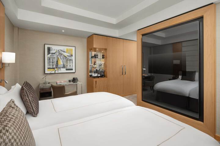 Room 37 of 112