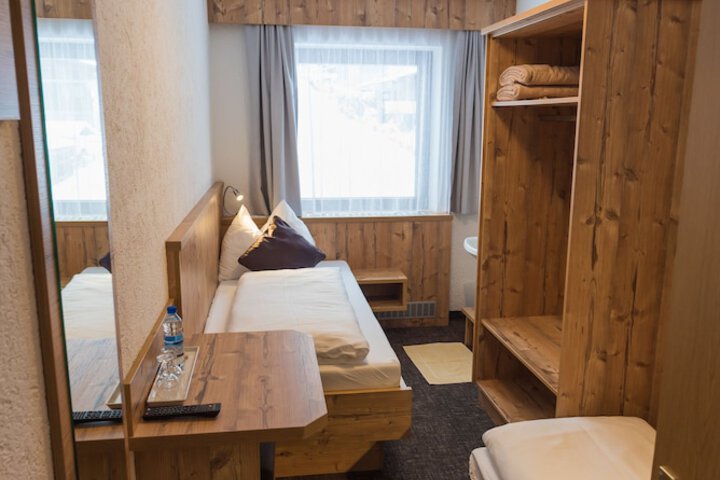 Room 8 of 95
