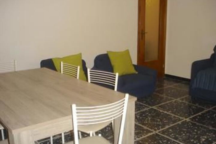 Room 9 of 12