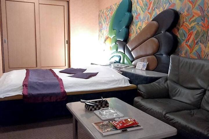 Room 6 of 7