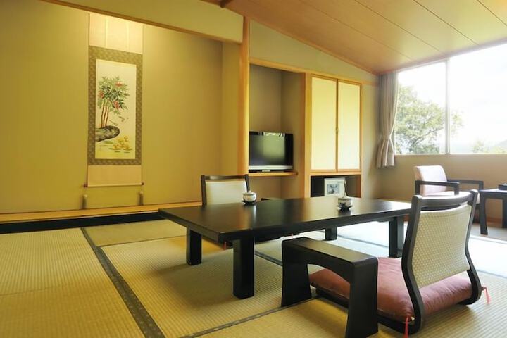 Room 21 of 83