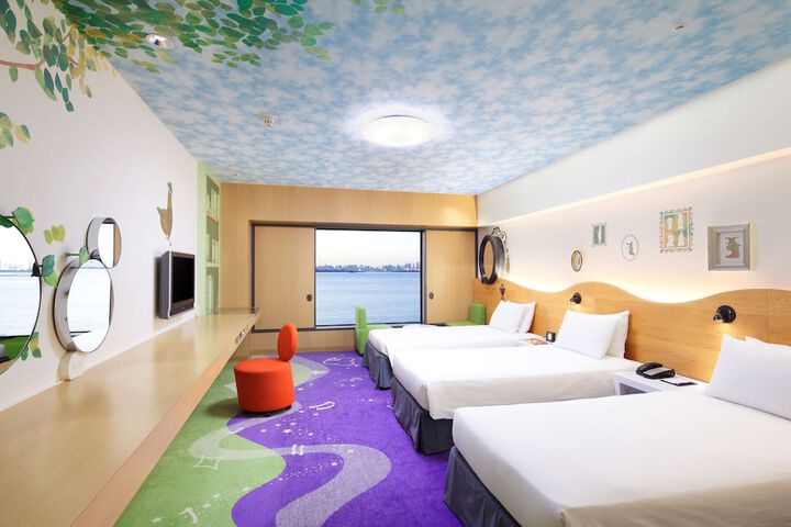 Room 33 of 155