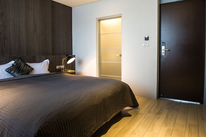Room 37 of 100