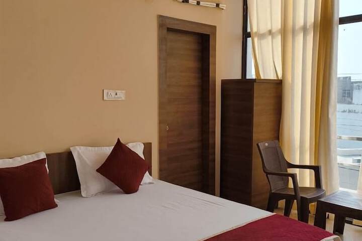 Room 12 of 20