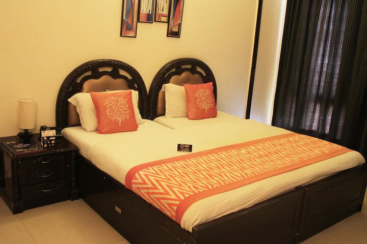 Room 2 of 25