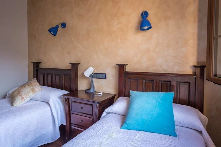 Room 4 of 9