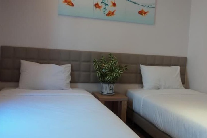 Room 6 of 24