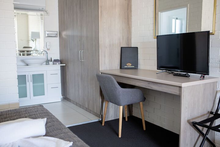 Room 15 of 36