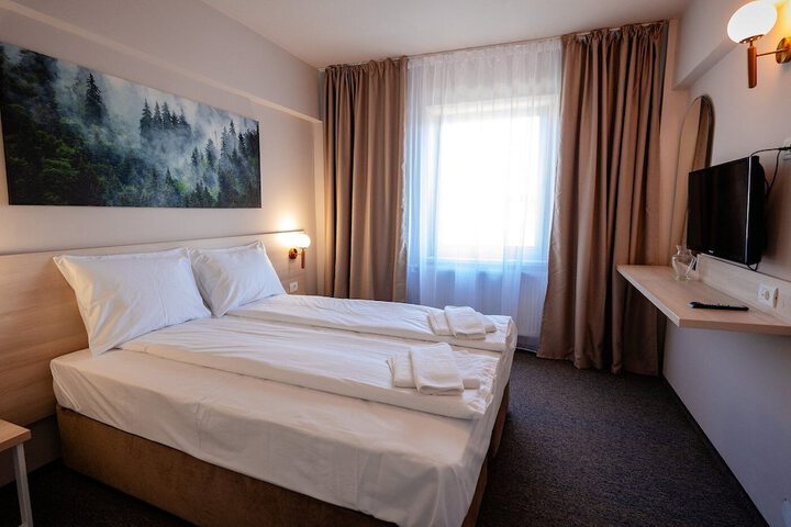 Room 6 of 28