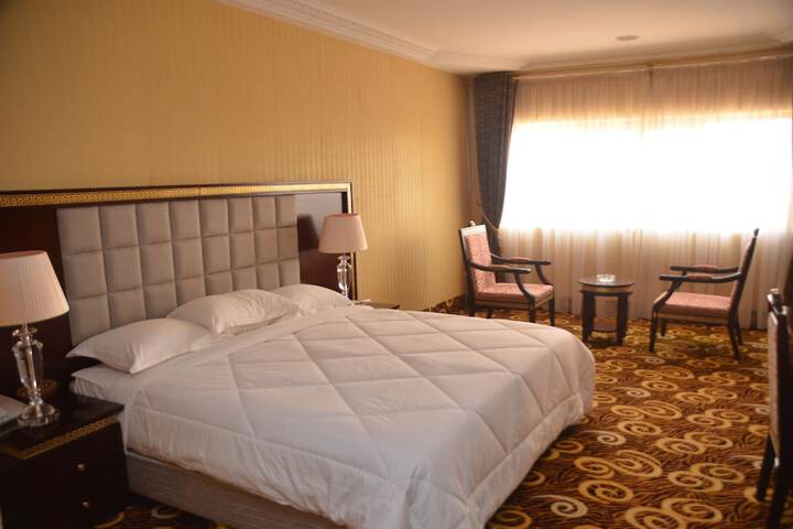 Room 6 of 28