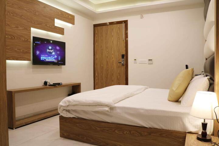 Room 12 of 38