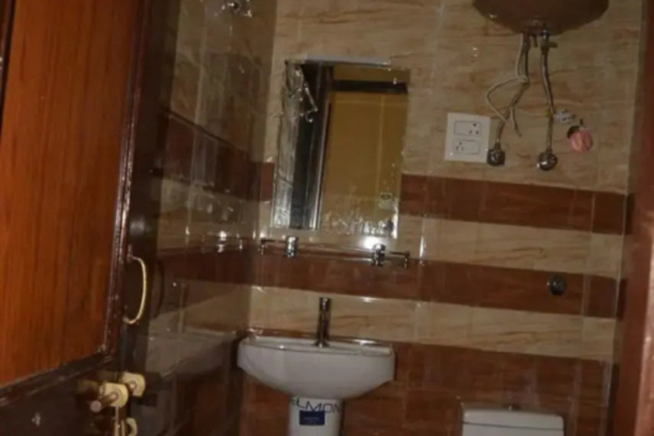 Room 8 of 17