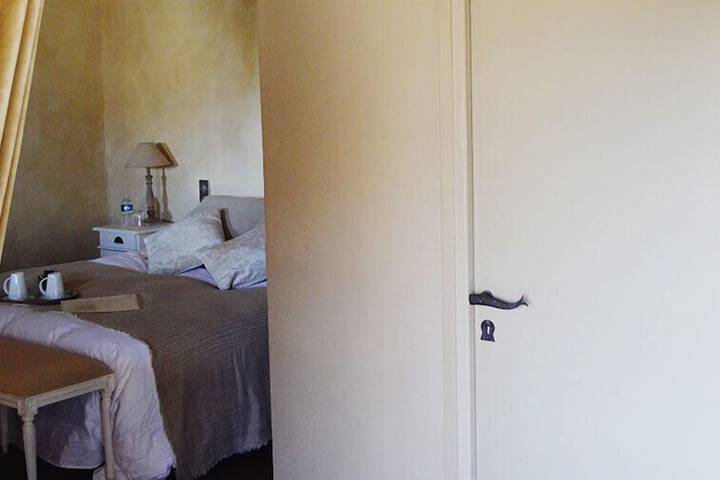 Room 14 of 118