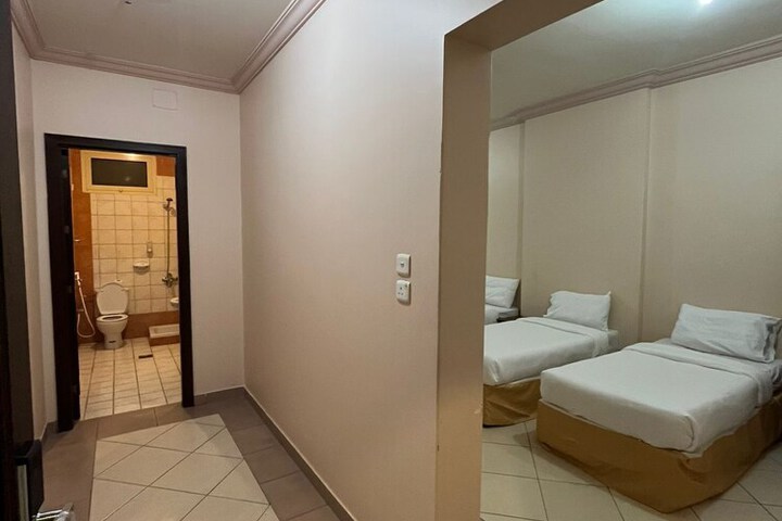 Room 18 of 27