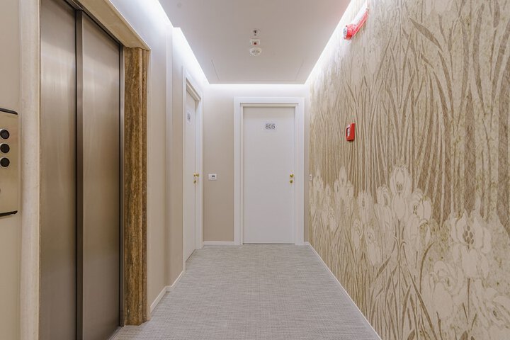 Ballroom/Hall 32 of 36