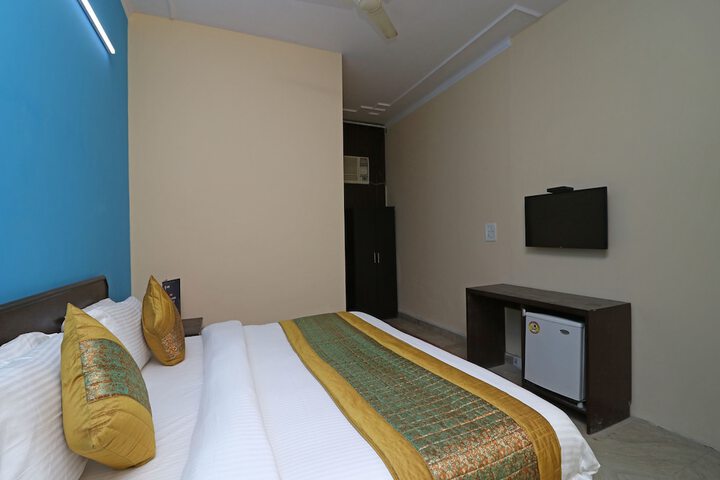 Room 14 of 18