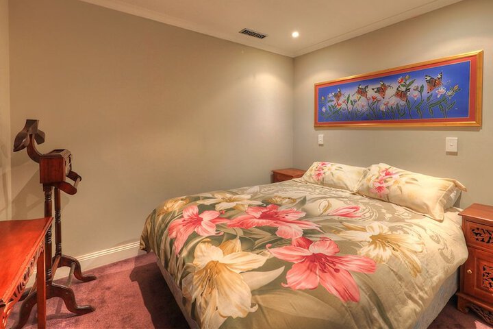 Room 13 of 156