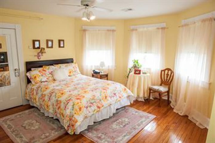 Room 8 of 18